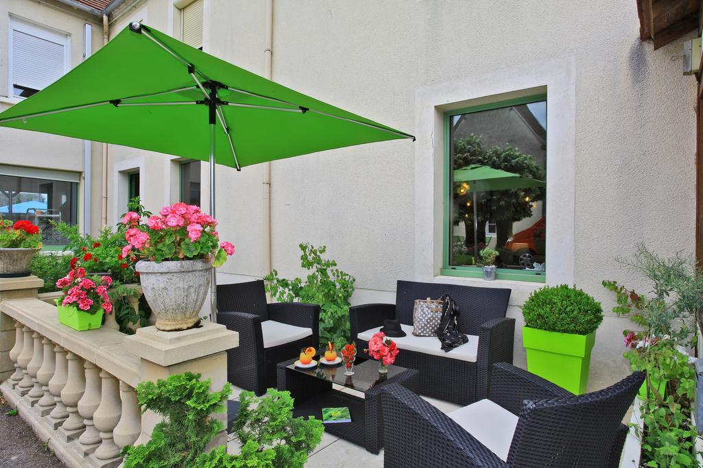 Logis Hotel-Restaurant Les Voyageurs La Coquille ภายนอก รูปภาพ