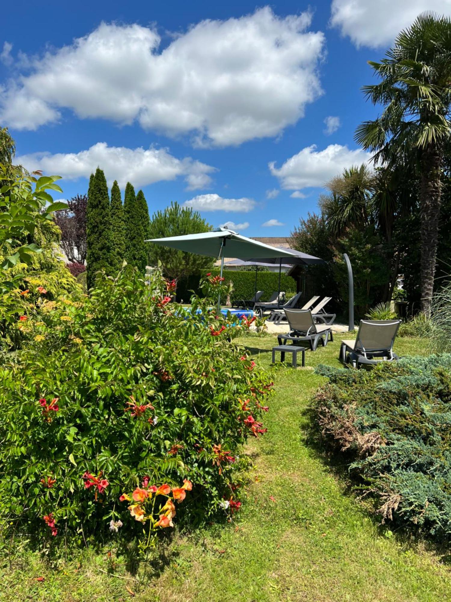 Logis Hotel-Restaurant Les Voyageurs La Coquille ภายนอก รูปภาพ