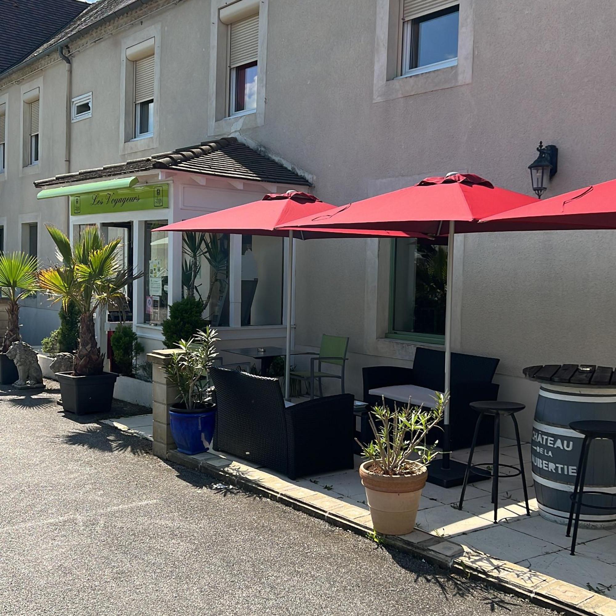 Logis Hotel-Restaurant Les Voyageurs La Coquille ภายนอก รูปภาพ