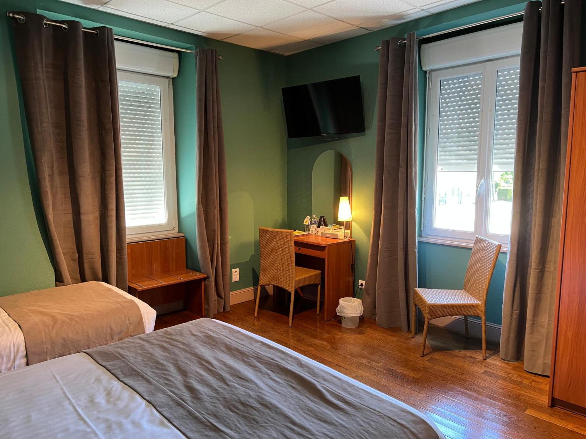 Logis Hotel-Restaurant Les Voyageurs La Coquille ภายนอก รูปภาพ