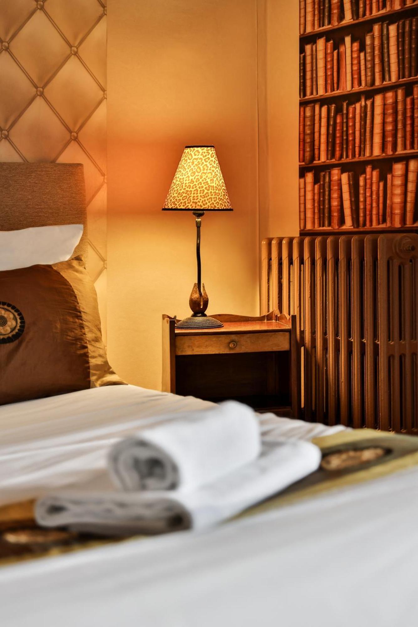Logis Hotel-Restaurant Les Voyageurs La Coquille ภายนอก รูปภาพ