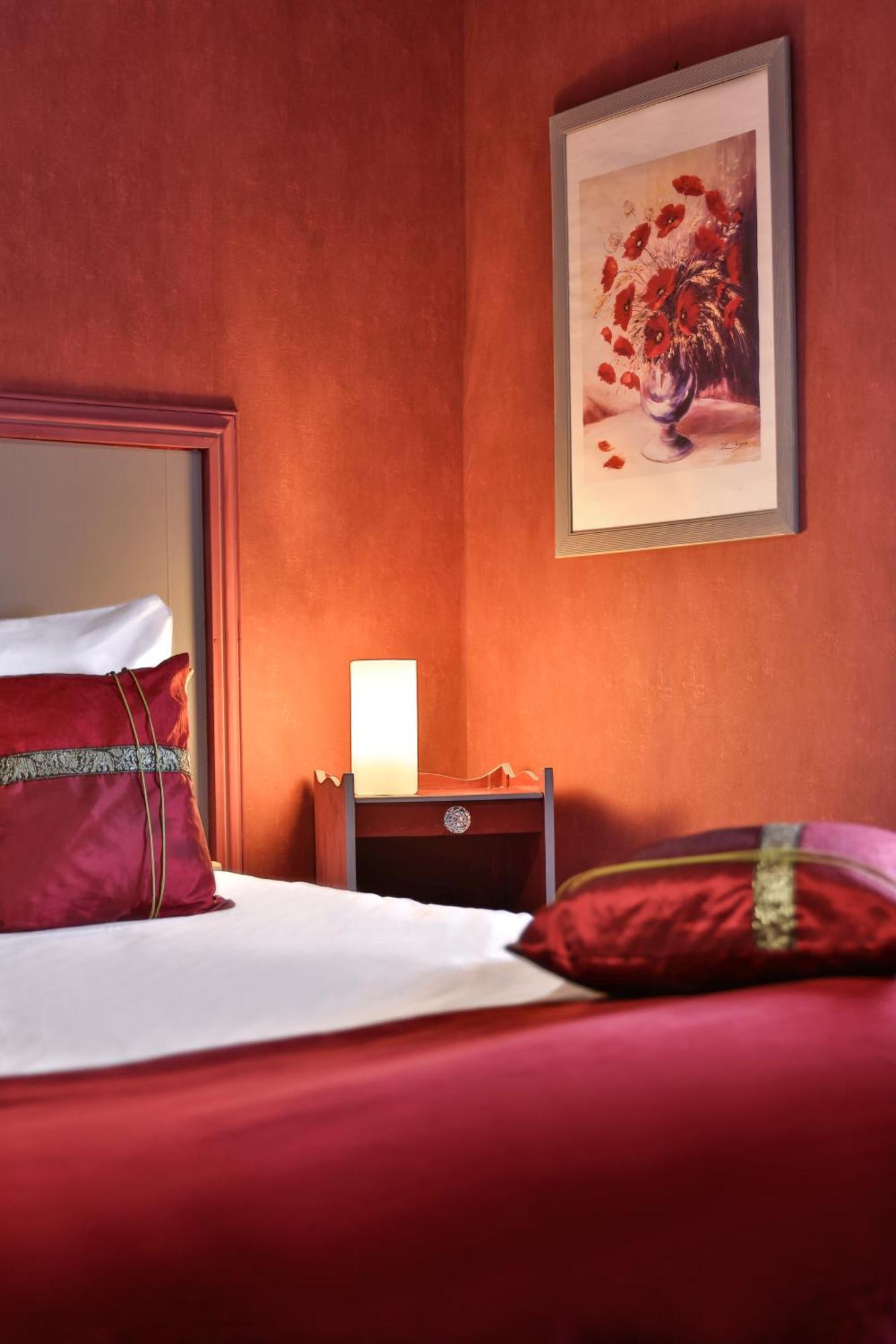 Logis Hotel-Restaurant Les Voyageurs La Coquille ภายนอก รูปภาพ