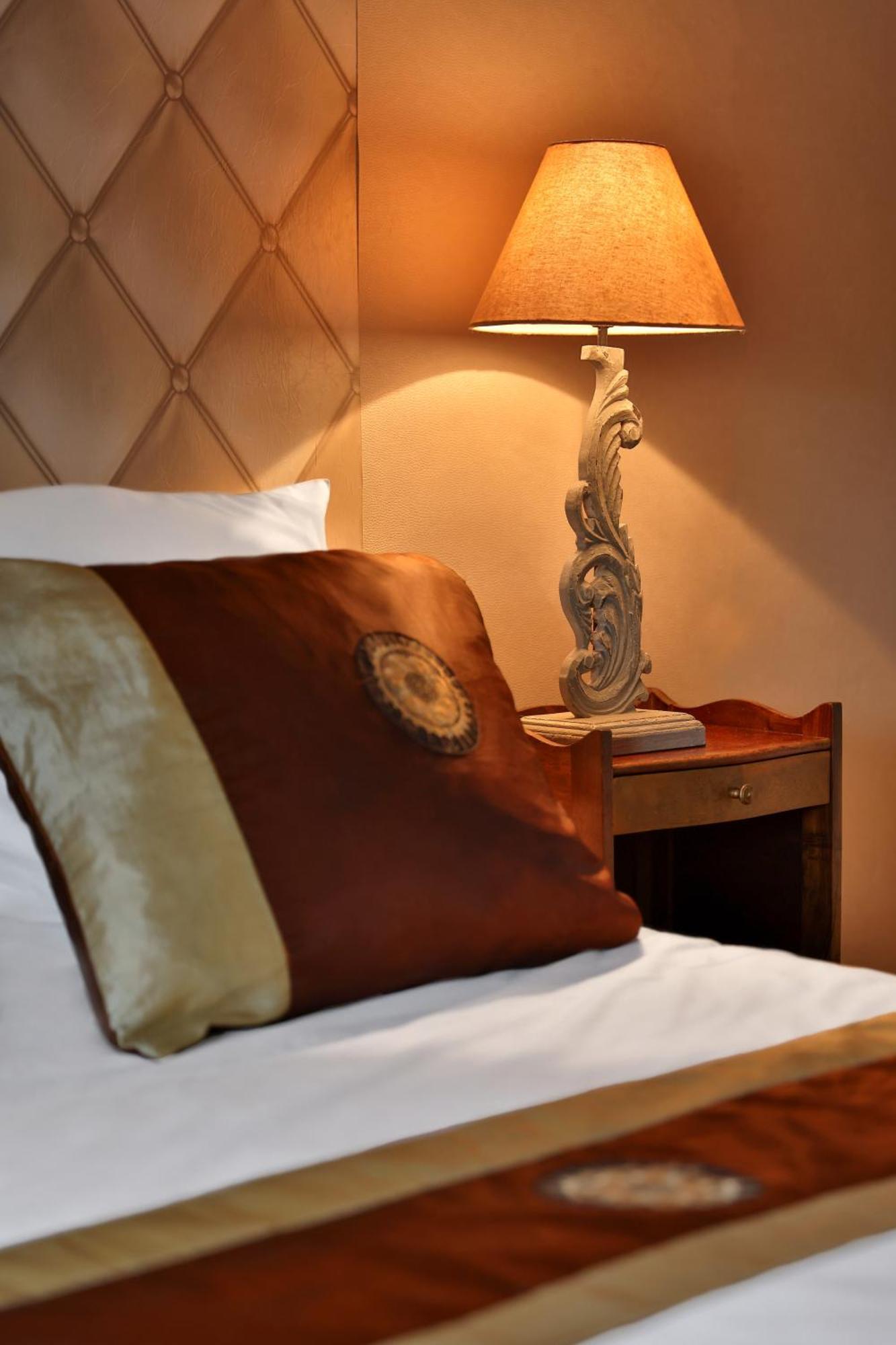 Logis Hotel-Restaurant Les Voyageurs La Coquille ภายนอก รูปภาพ