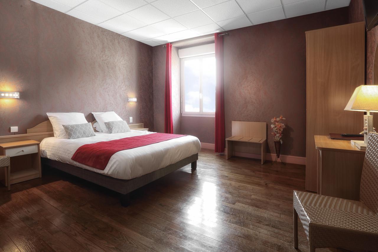 Logis Hotel-Restaurant Les Voyageurs La Coquille ภายนอก รูปภาพ