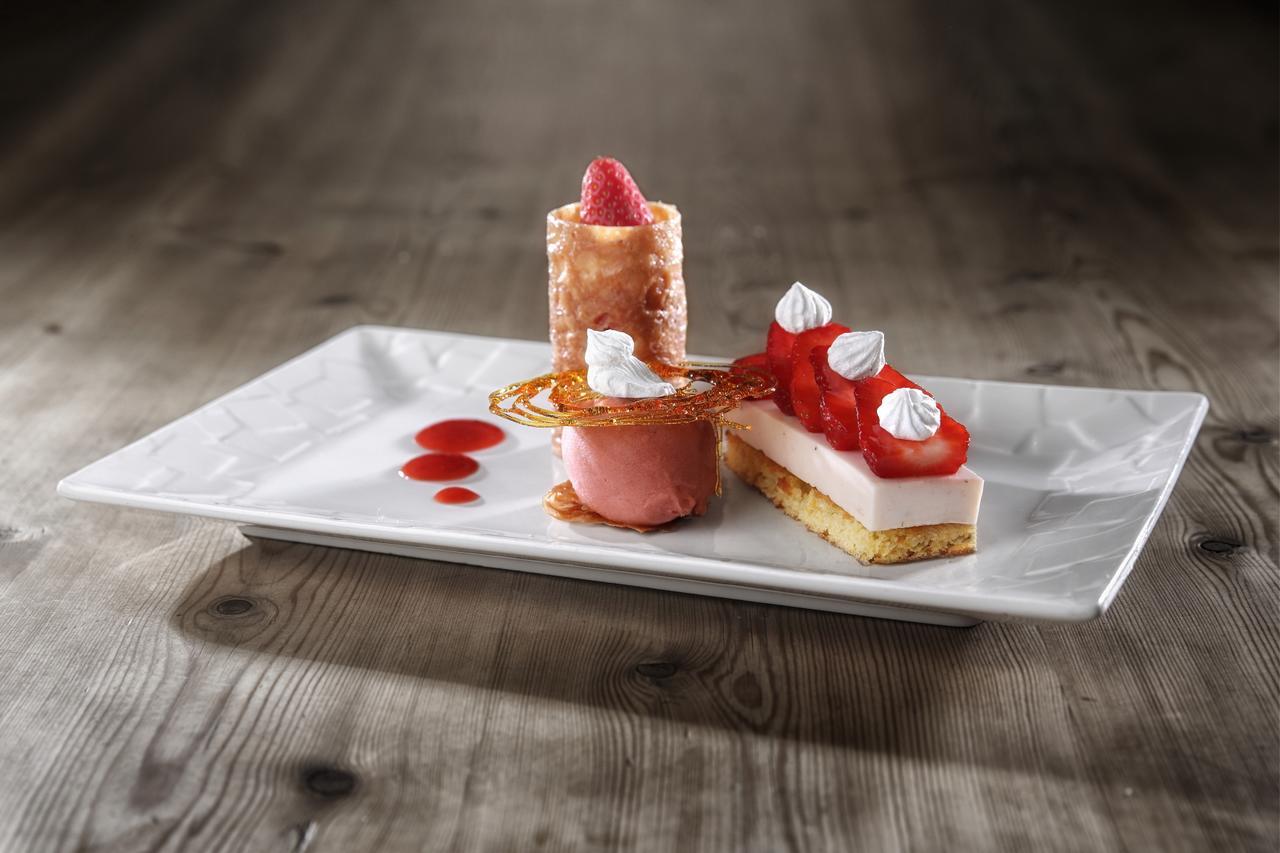 Logis Hotel-Restaurant Les Voyageurs La Coquille ภายนอก รูปภาพ